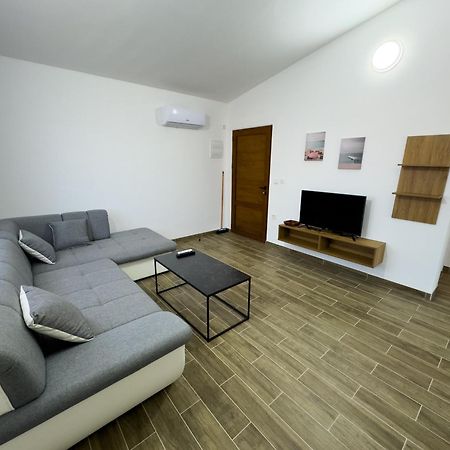 Adla Apartmani Улцин Екстериор снимка
