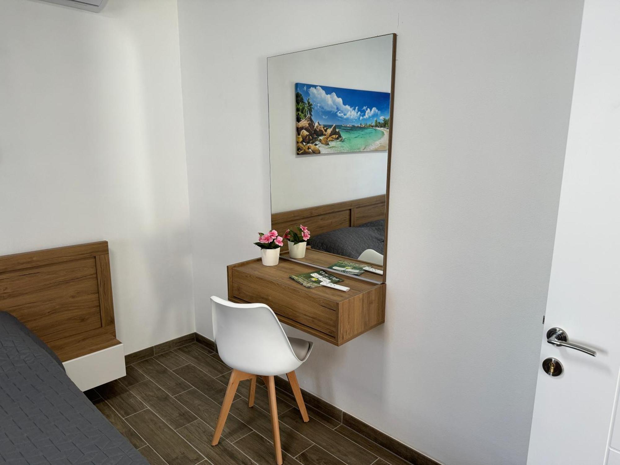 Adla Apartmani Улцин Екстериор снимка