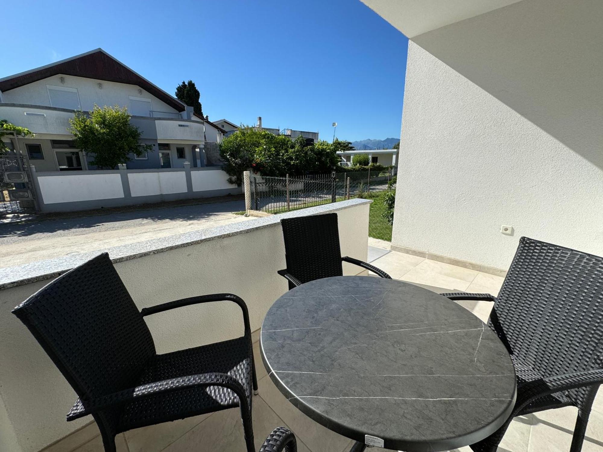 Adla Apartmani Улцин Екстериор снимка