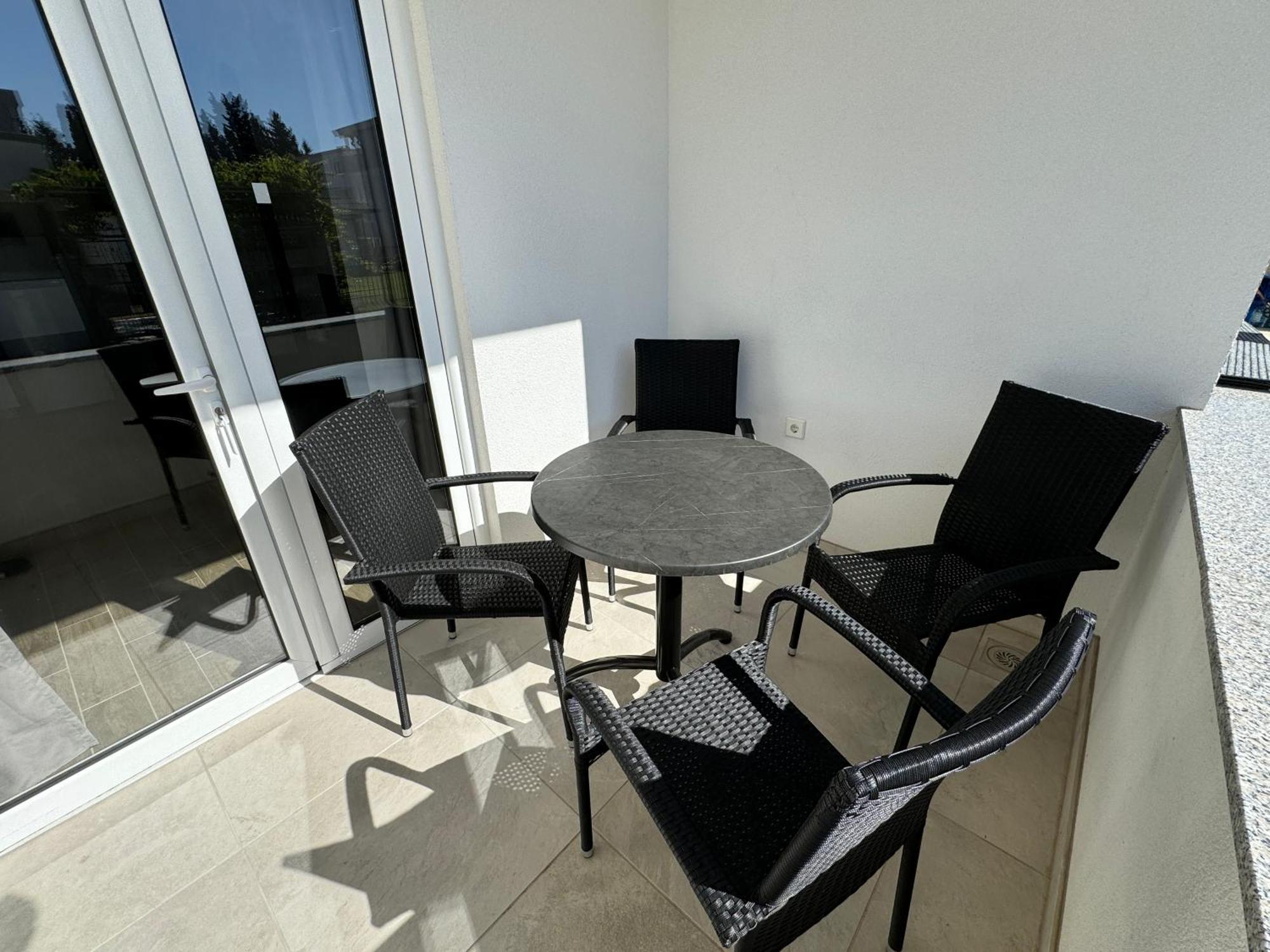Adla Apartmani Улцин Екстериор снимка
