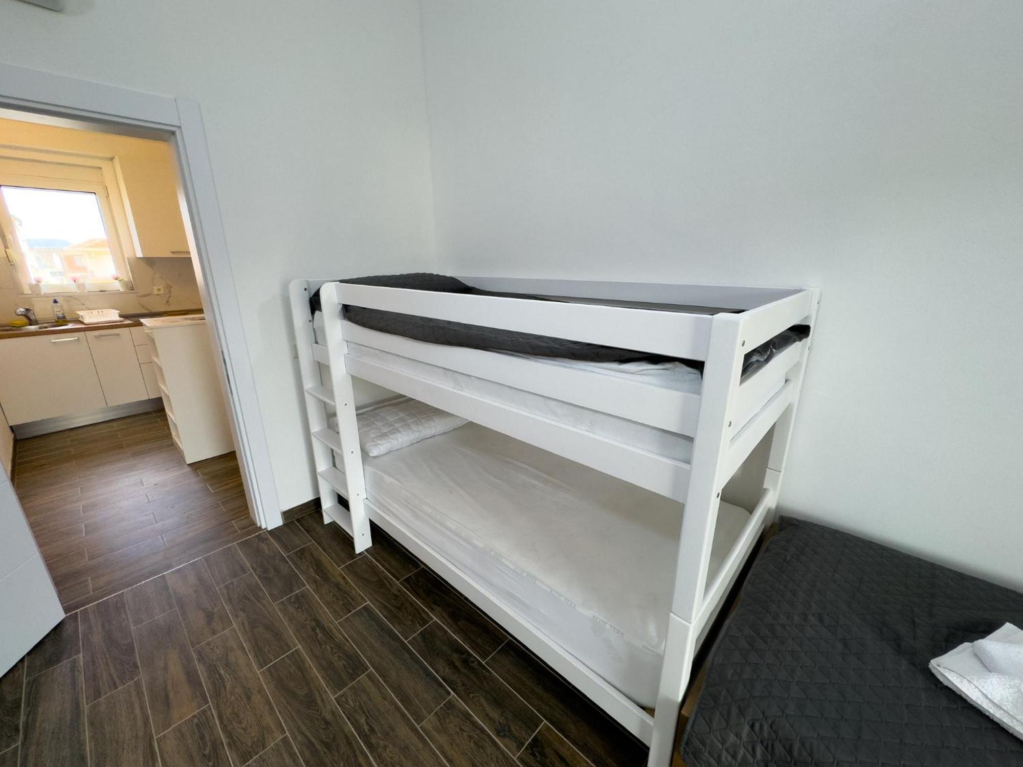 Adla Apartmani Улцин Екстериор снимка