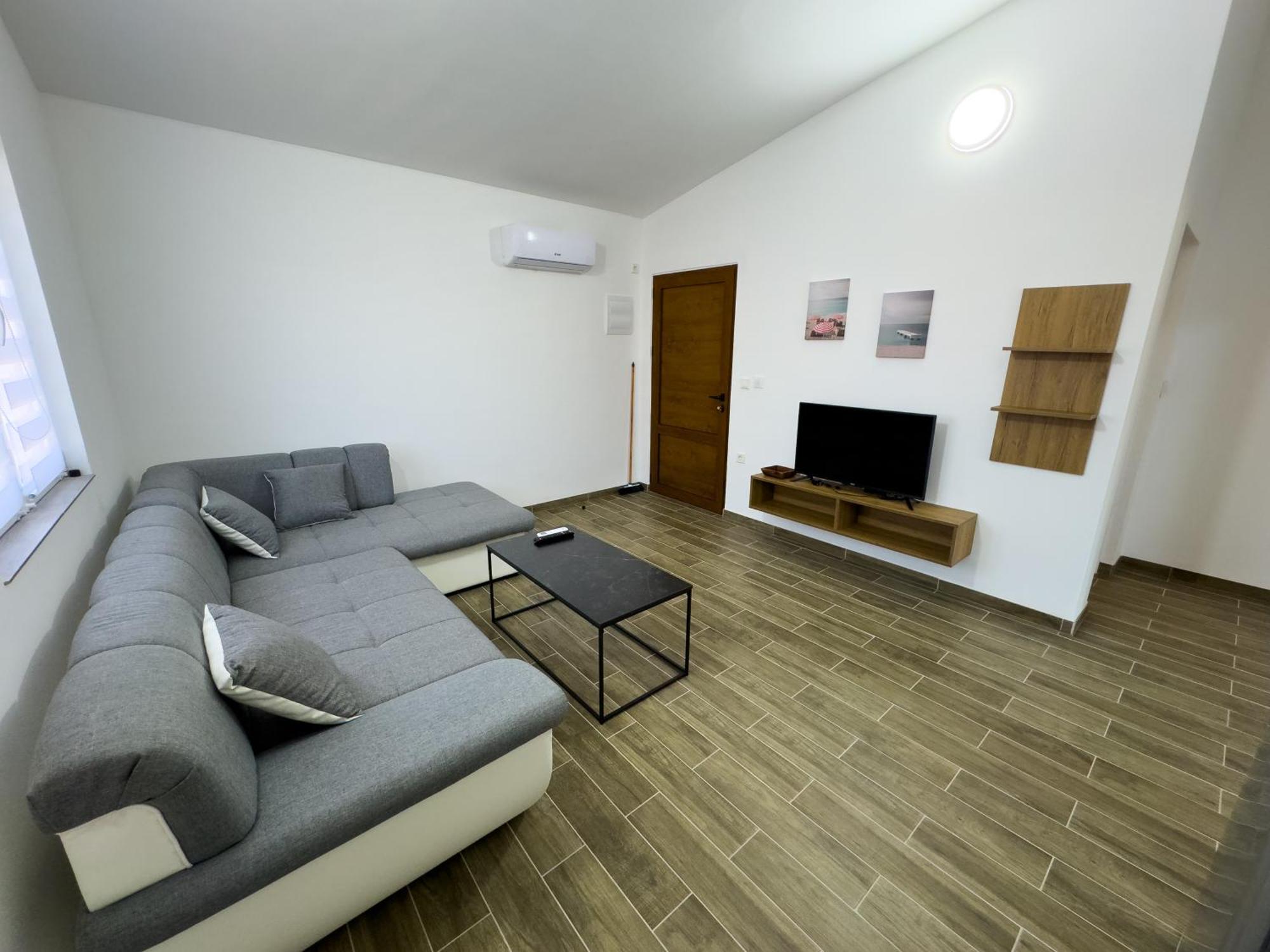 Adla Apartmani Улцин Екстериор снимка
