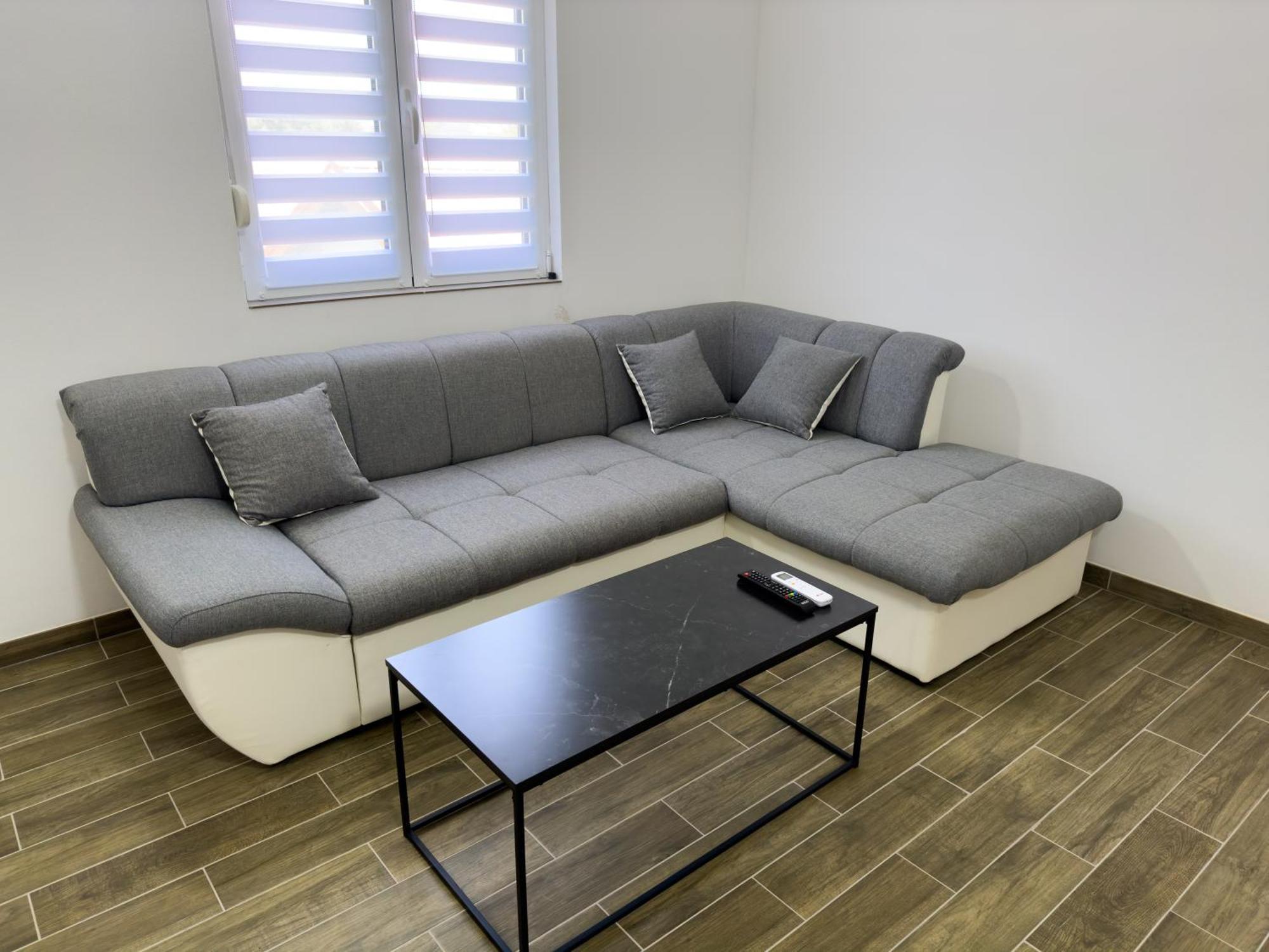 Adla Apartmani Улцин Екстериор снимка