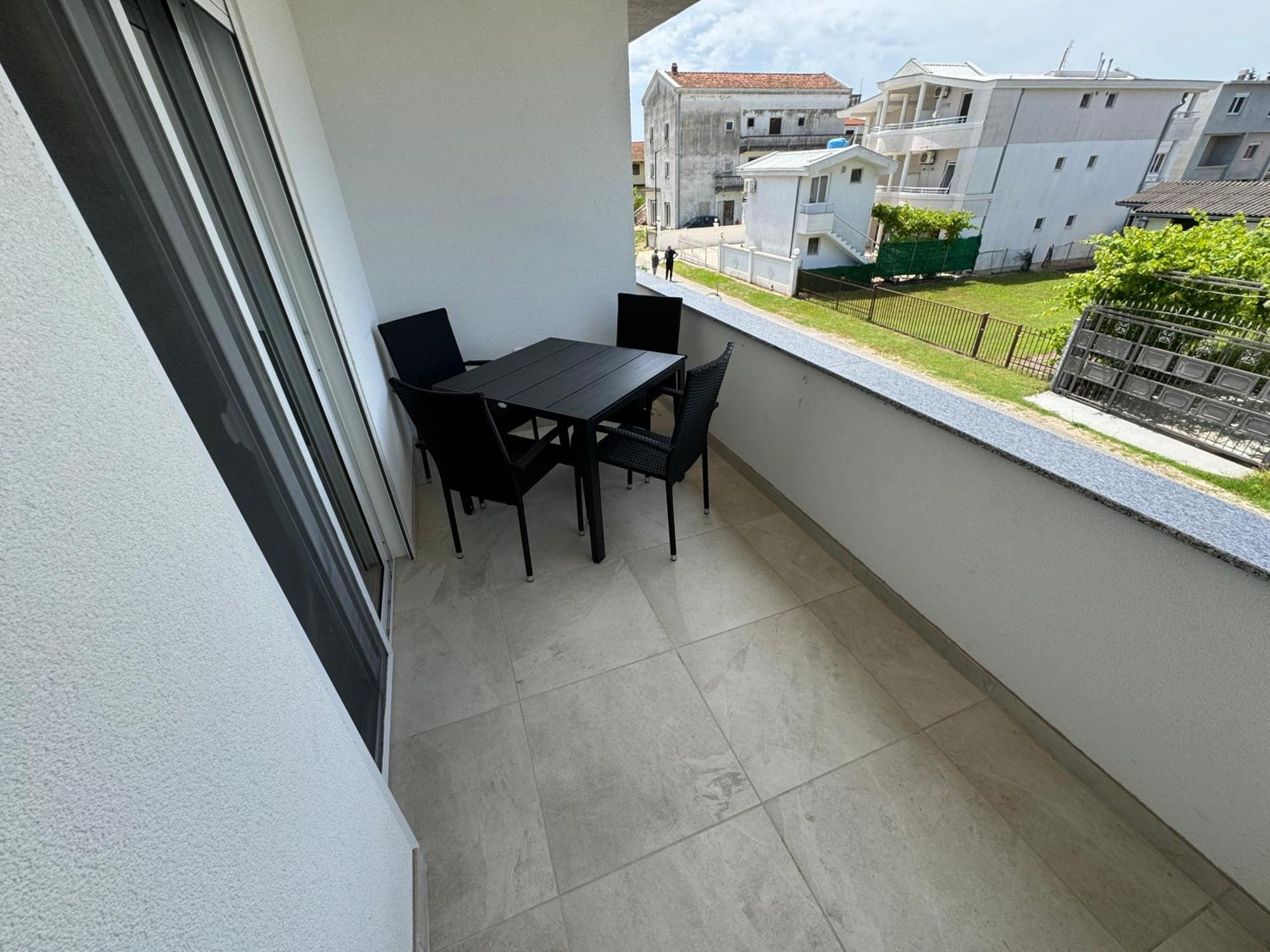 Adla Apartmani Улцин Екстериор снимка