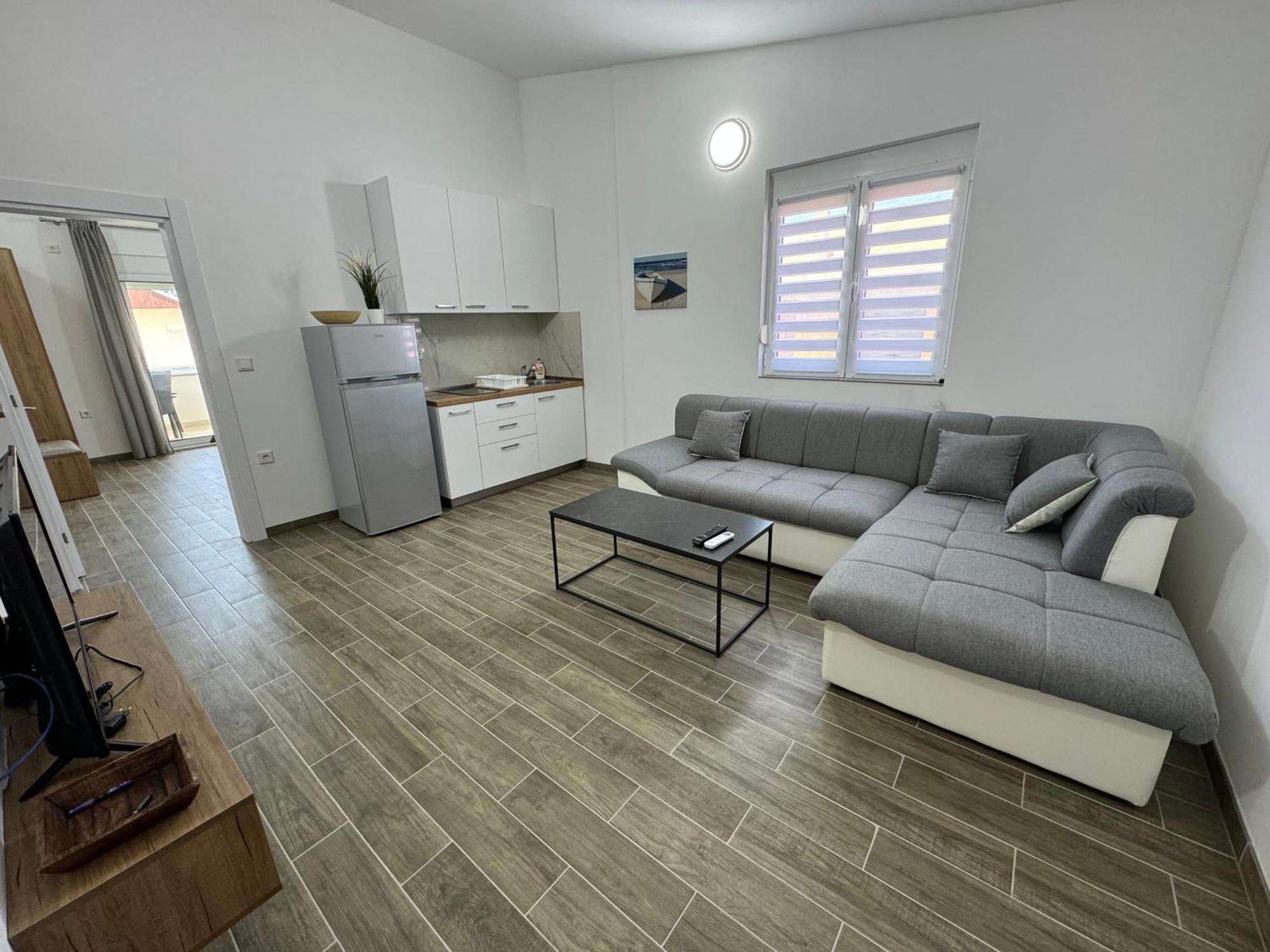 Adla Apartmani Улцин Екстериор снимка